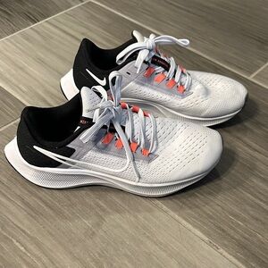 Nike White Running Shoes with Black Collar and Coral Accents